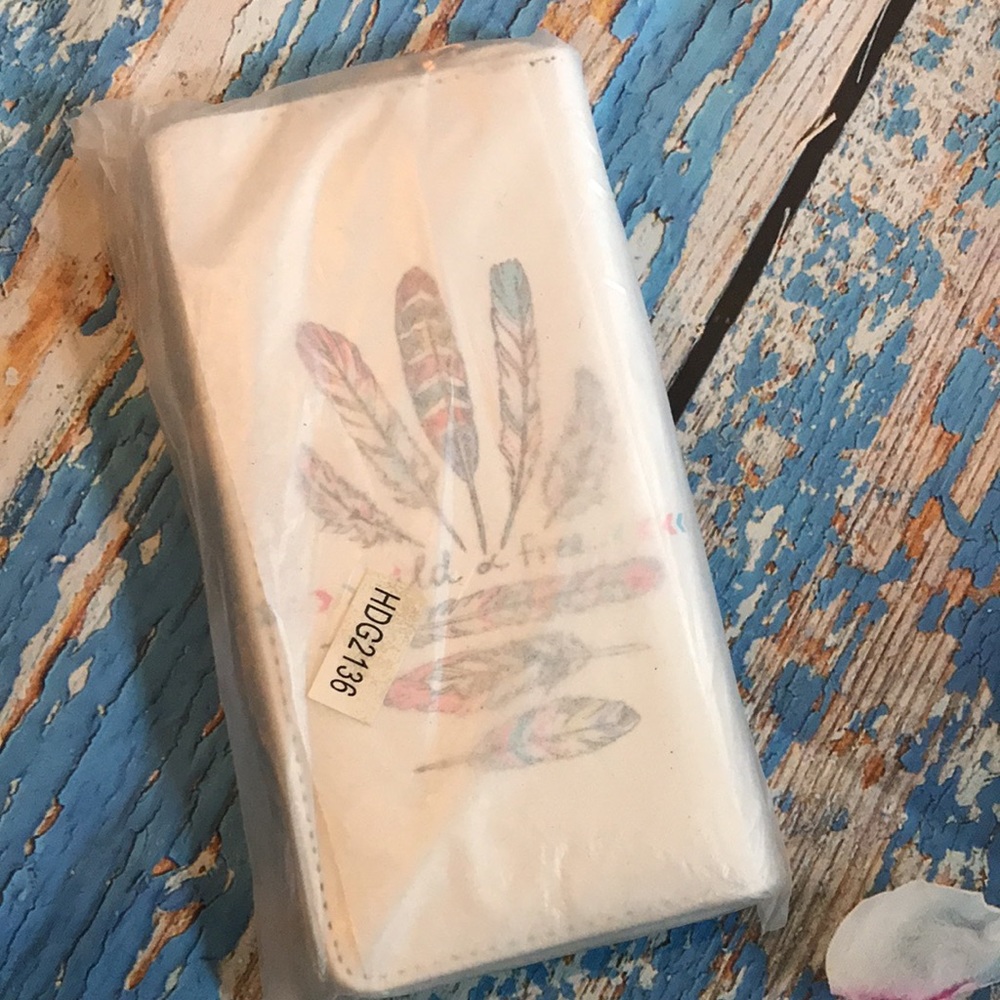 New Feather Design Wallet - Picture 9 of 9